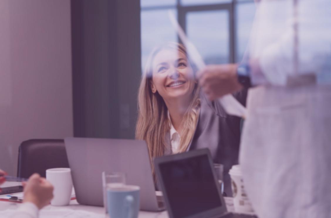 Seminarraum mit Teilnehmern bei praktischer SEO-Übung